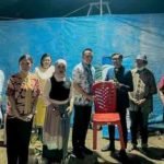 Bupati Delis Serahkan Bantuan Kursi dan Alat Pertanian, Bagi Jemaat Serta Kelompok Tani di Mayumba