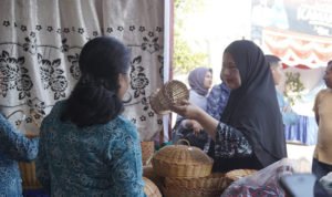 Jambore PKK dan Pameran UP2K Siap Dihelat, Ketua TP PKK Sambangi Stand Pameran
