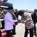 Batal Kunjungan ke Wamena, Pj Gubernur Bahtiar Dampingi KH Ma’ruf Amin Selama Transit di Makassar