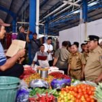 Pantau Harga Bahan Pokok di Pasar Batangase Maros, Pj Gubernur: Perlu Lebih Agresif Atasi Inflasi