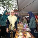 Siapkan 2.500 Paket Sembako, Sofha Marwah Buka Pasar Murah Bersubsidi di Sinjai