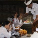 Maknai Hari Suci Purnama, Kanwil Kemenkumham Bali Adakan Sembahyang Bersama