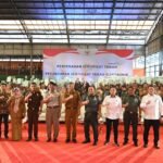 Pj Sekprov Serahkan Sertifikat Tanah ke Warga di Lima Daerah se Sulsel