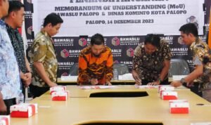 Jalin Kerjasama Publikasi, Bawaslu dan Diskominfo Palopo Teken MoU