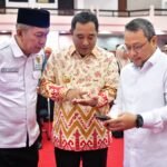 Pj Gubernur Sulsel Serahkan Zakat ASN Pemprov ke Baznas
