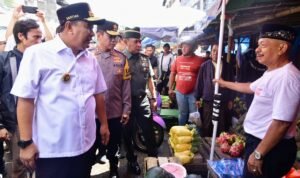 Dua Hari Jelang Lebaran, Pj Gubernur Sulsel Pastikan Harga Kebutuhan Pokok Tetap Terkendali