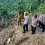 Kapolres Palopo Kerahkan Alat Berat ke Lokasi Longsor di Pangi Latimojong