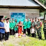 Jumat Berkah, Koramil 1403-12 Bone-bone Bagikan Sembako untuk Kaum Dhuafa