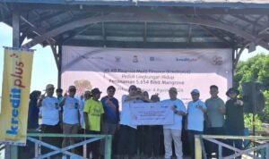 3 Dekade Konsisten Peduli Lingkungan, Kreditplus Tanam 5.654 Bibit Mangrove di Makassar