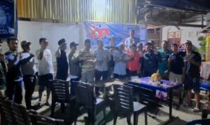 Silaturahmi Puluhan Relawan Trisal-Akhmad di Ponjalae, Ome Minta Jaga Kekompakan 