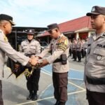 Kapolres Palopo Serahkan Rompi Anti Peluru ke 48 Bhabinkamtibmas