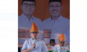 Sorak-sorai Warga Sambut Pasangan Delis-Djira di Tompira