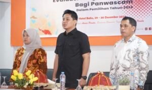 Bawaslu Luwu Gelar Rapat Evaluasi Kinerja Panwascam