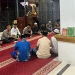 Kapolres Palopo Sampaikan Pesan Kamtibmas Lewat ‘Mangiruk Kopi Sholawat’ di Masjid Nurul Yaqin