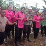 Bersama Kapolres, Ketua Bhayangkari Cabang Palopo Hadiri Panen Raya P2L Perikanan