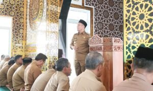 Teken Edaran Pertama, Bupati Luwu Timur Imbau ASN Jadi Teladan dalam Memakmurkan Masjid