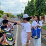 Jurnalis Nasrani di Morut Bagikan Takjil dan Perlengkapan Ibadah kepada Umat Muslim