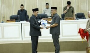 Pj Wali Kota Palopo Serahkan LKPJ 2024, Fokus pada Stabilitas dan Kesejahteraan Masyarakat