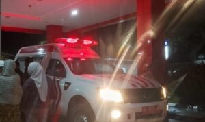 Kepala Desa di Lutim Nyaris Maut Usai Tenggak Air Aki yang Disimpan di Kulkas