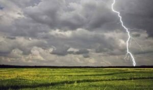 Remaja di Barru Tersambar Petir Saat Membawa Rumput Ternak