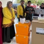 Tim PKM UNCP Latih Keluarga Nelayan di Mario Kembangkan Olahan Ikan Beku