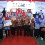 Bupati Asahan Terima Penghargaan Juara 1 Update Data Duta GenRe Tertinggi