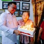 Momen Haru Bupati Delis, Pulang Kampung Rayakan Ulang Tahun Ibunda