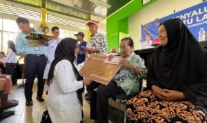 Wabup Puspawati Kembali Sapa Ratusan Lansia di Tomoni dan Tomoni Timur