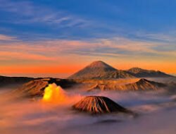 Menjelajahi Pesona Keindahan Matahari Terbit Di Puncak Gunung Bromo Jawa Timur Indonesia
